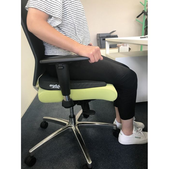 Siège ergonomique assis genoux contre le mal de dos 