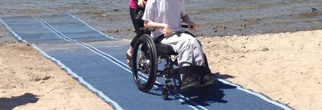 Tapis de plage pour fauteuil roulant