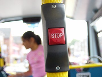 bouton d'arret dans les bus