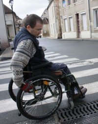 plaque d'égouts un soucis pour les fauteuils roulants
