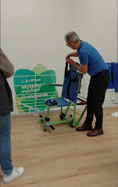 Formation à la chaise d'évacuation dans les locaux d'un client